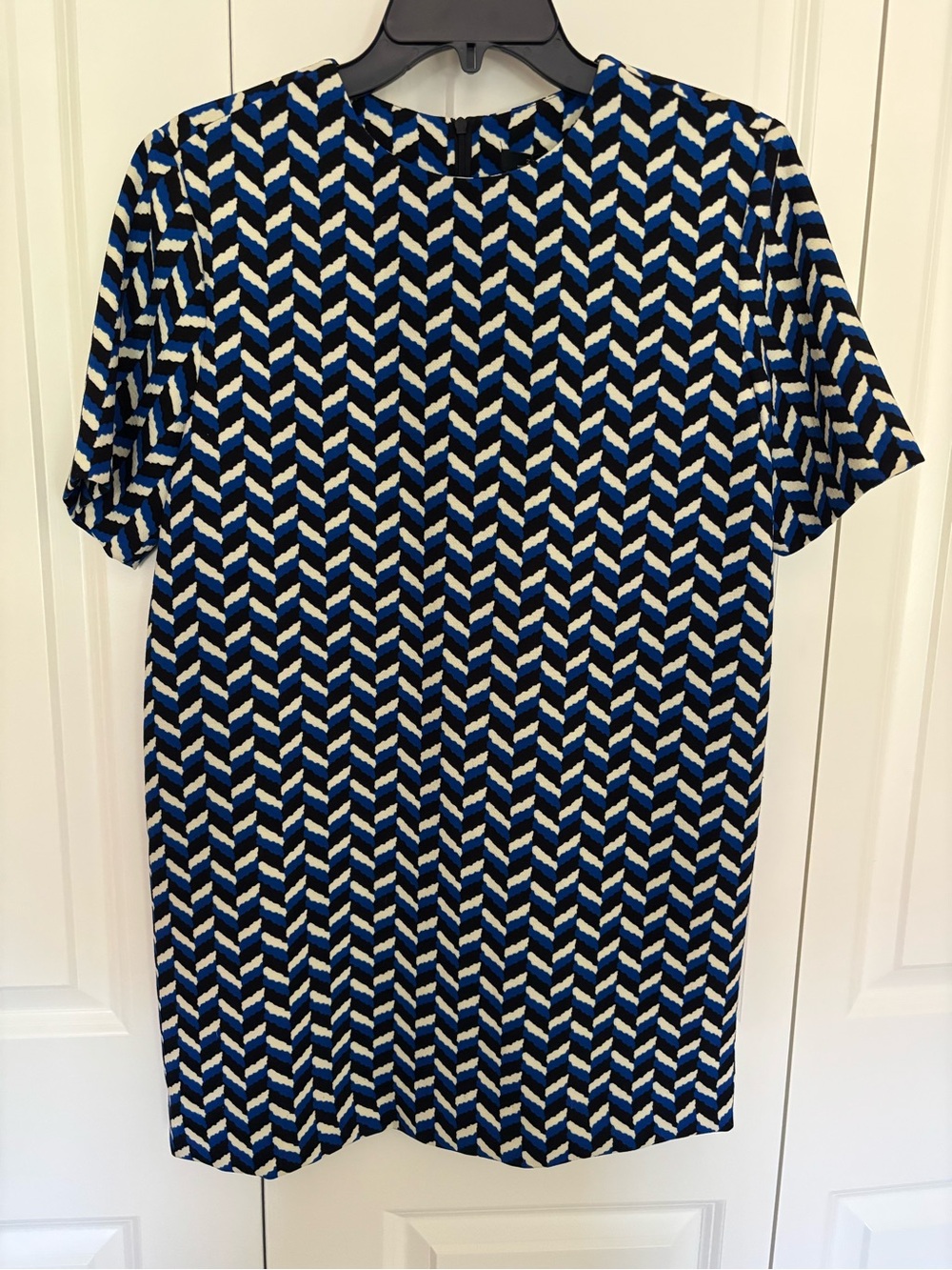 Women’s Zara short sleeve shift dress size medium. Black, white, blue. NWT
